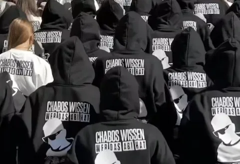 Schwarze Abipullis mit dem Abimotto Chabos wissen wer das Abi hat